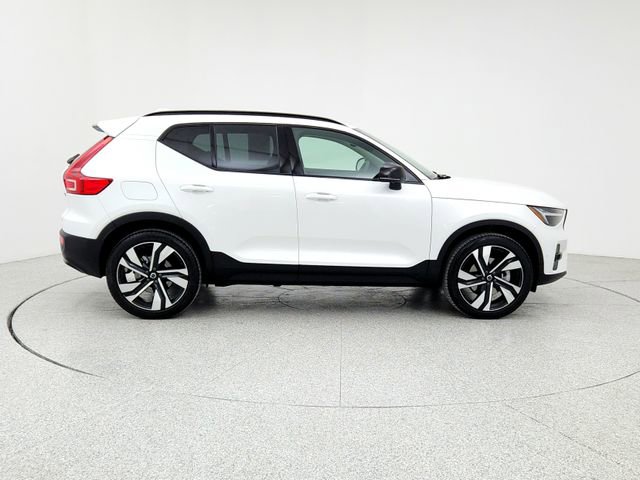 Certified 2024 Volvo XC40 B5 Plus w/ Protection Package Premier image 4