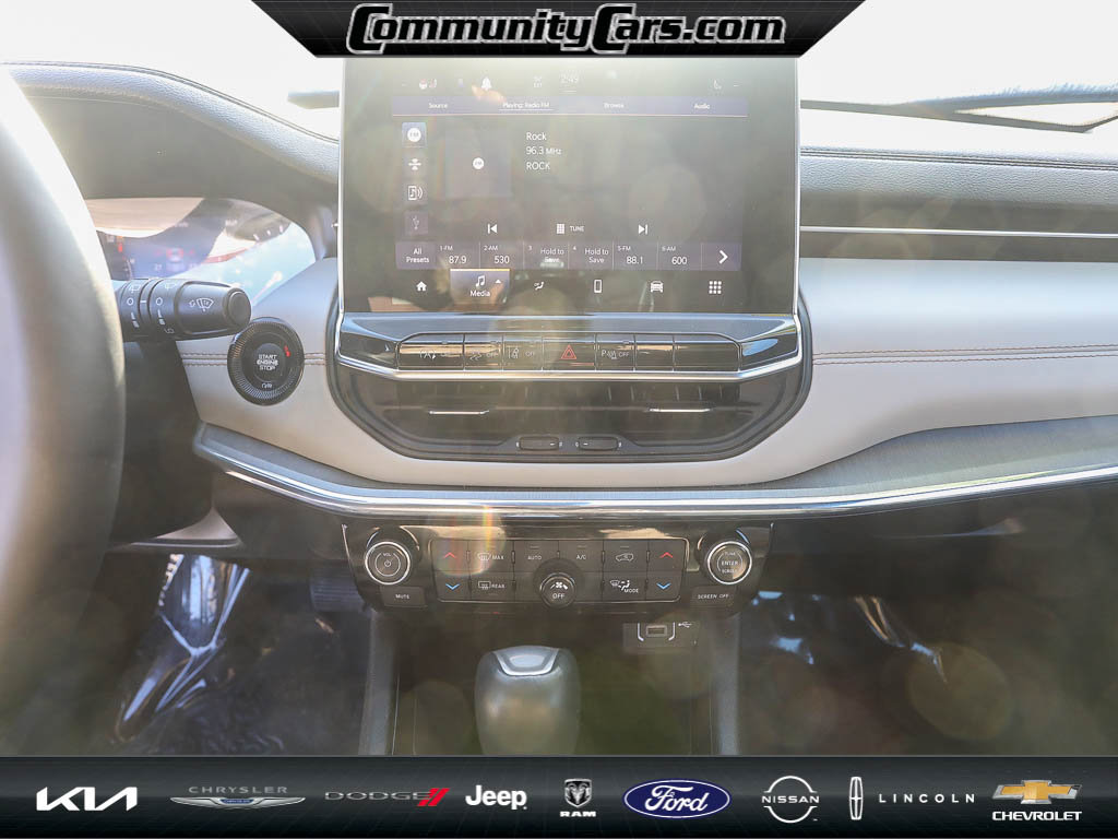 Used 2024 Jeep Compass Limited image 15