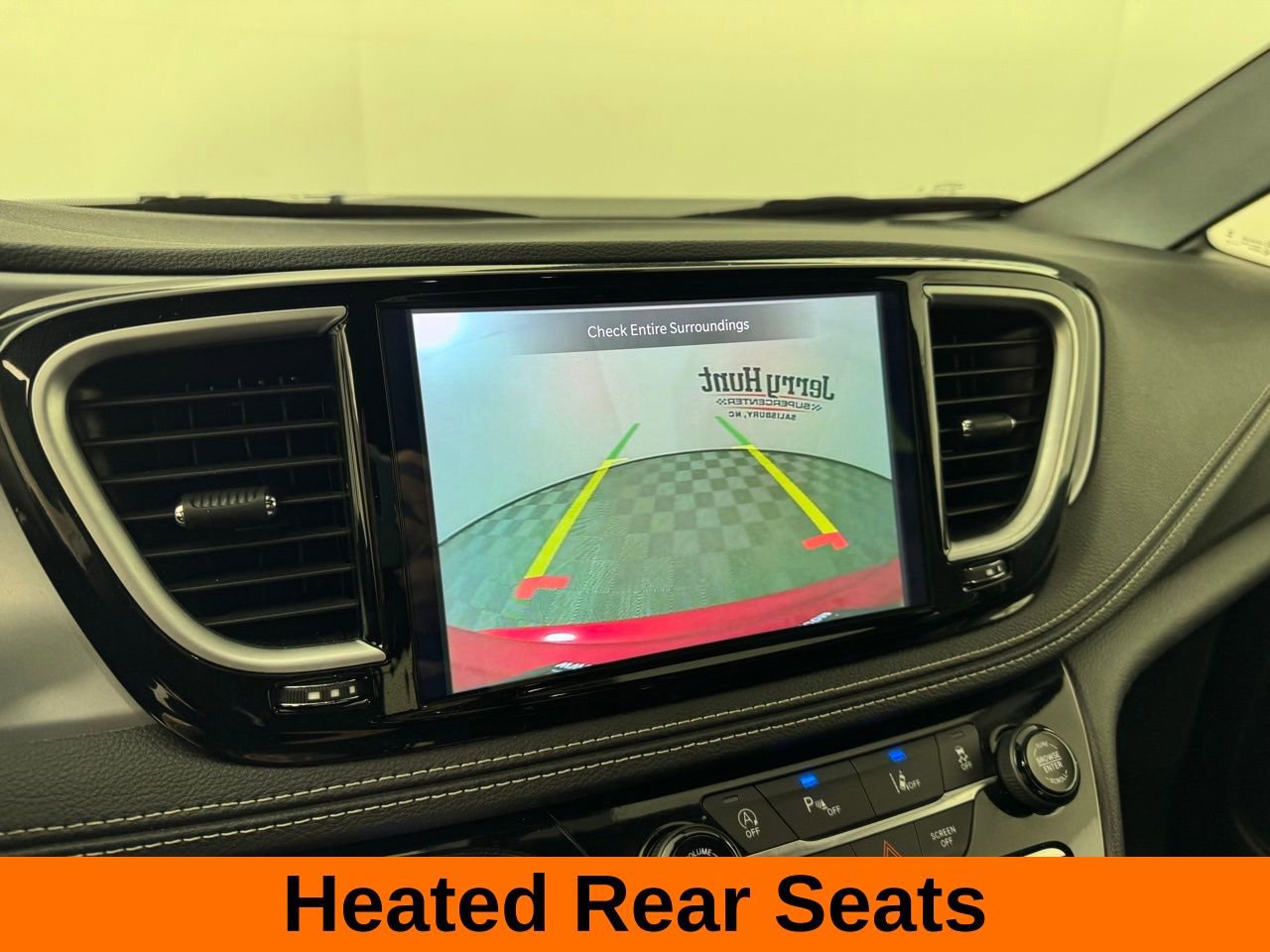 Used 2025 Chrysler Pacifica Limited image 17