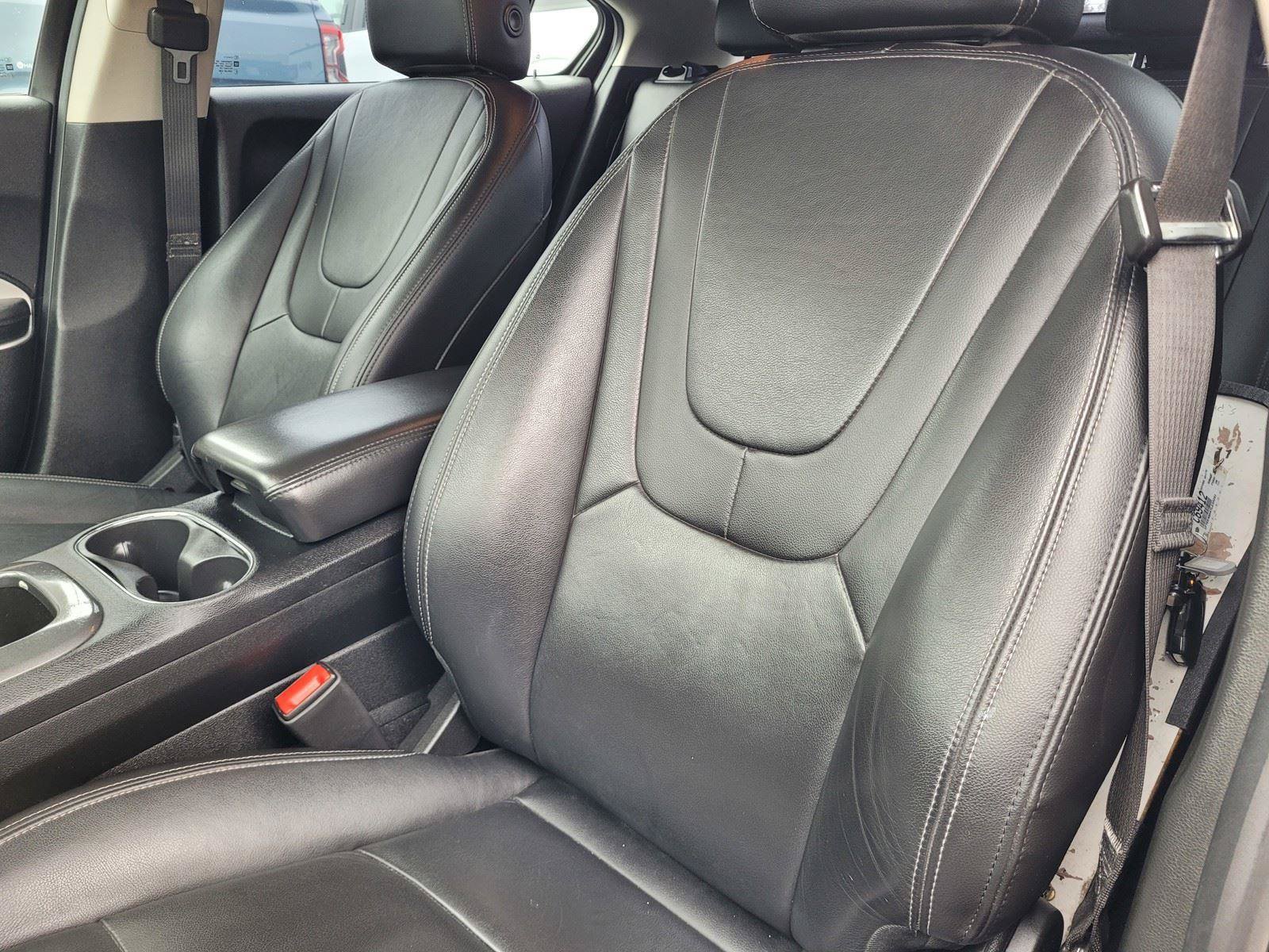 Used 2015 Chevrolet Volt Premium w/ Premium Trim Package FWD image 22