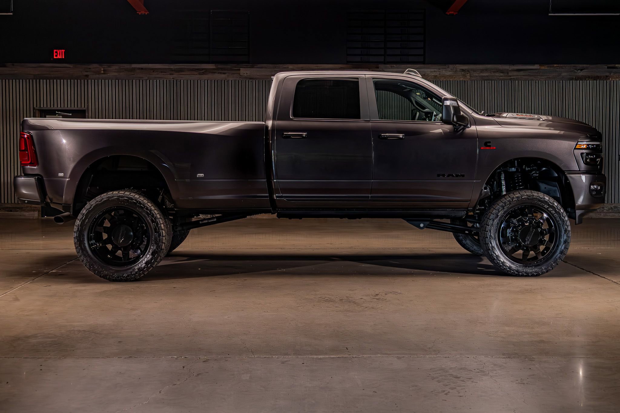 Used 2025 RAM 3500 Laramie AWD/4WD image 11