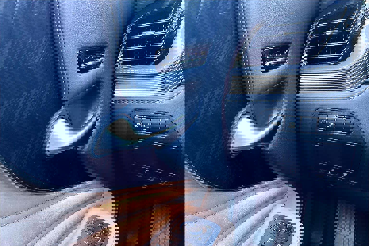 Used 2021 Lexus LS 500 w/ Interior Upgrade Package image 35