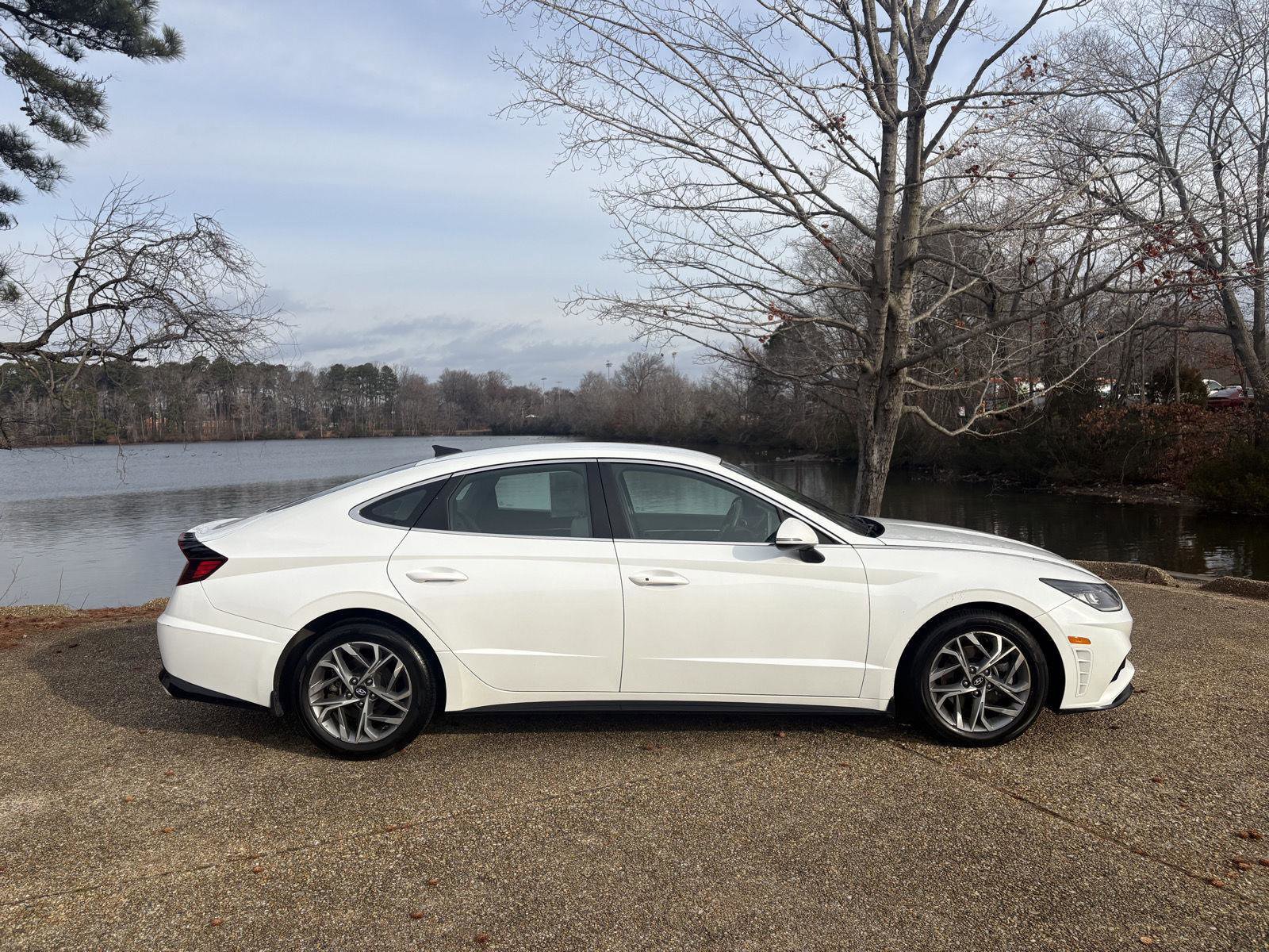 Used 2021 Hyundai Sonata SEL w/ Winter Weather Package image 3