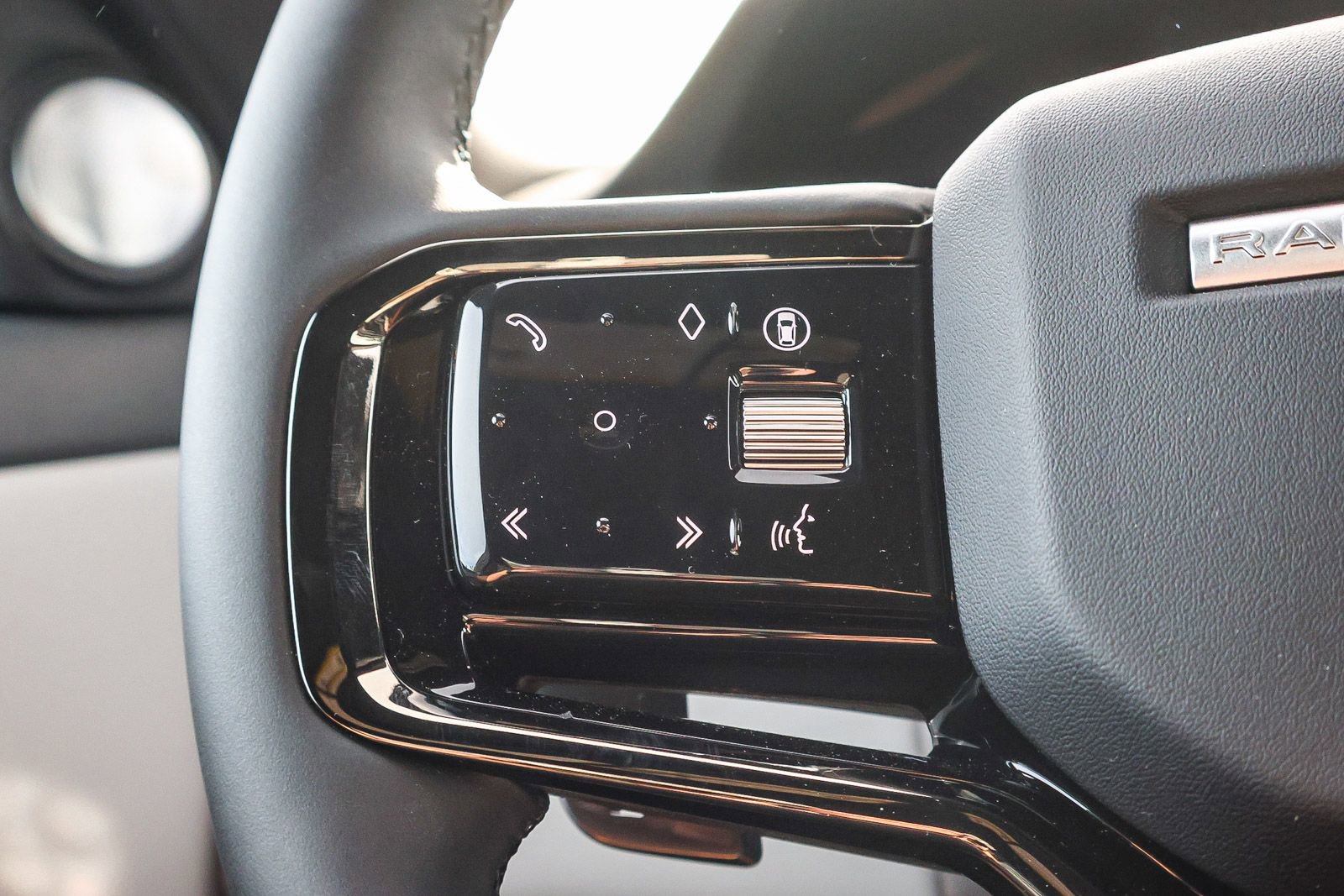 New 2026 Land Rover Range Rover Evoque Dynamic SE image 37