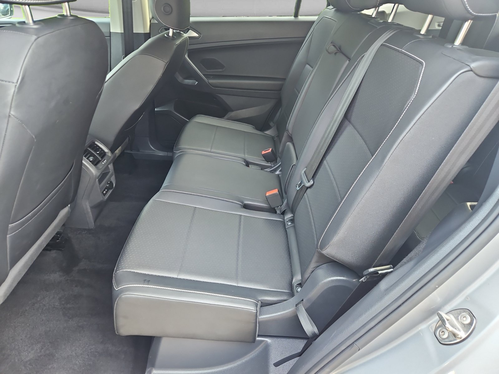 Used 2021 Volkswagen Tiguan SE FWD image 14