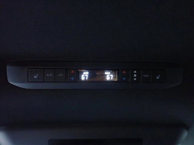 Used 2025 Toyota Sienna Platinum image 10