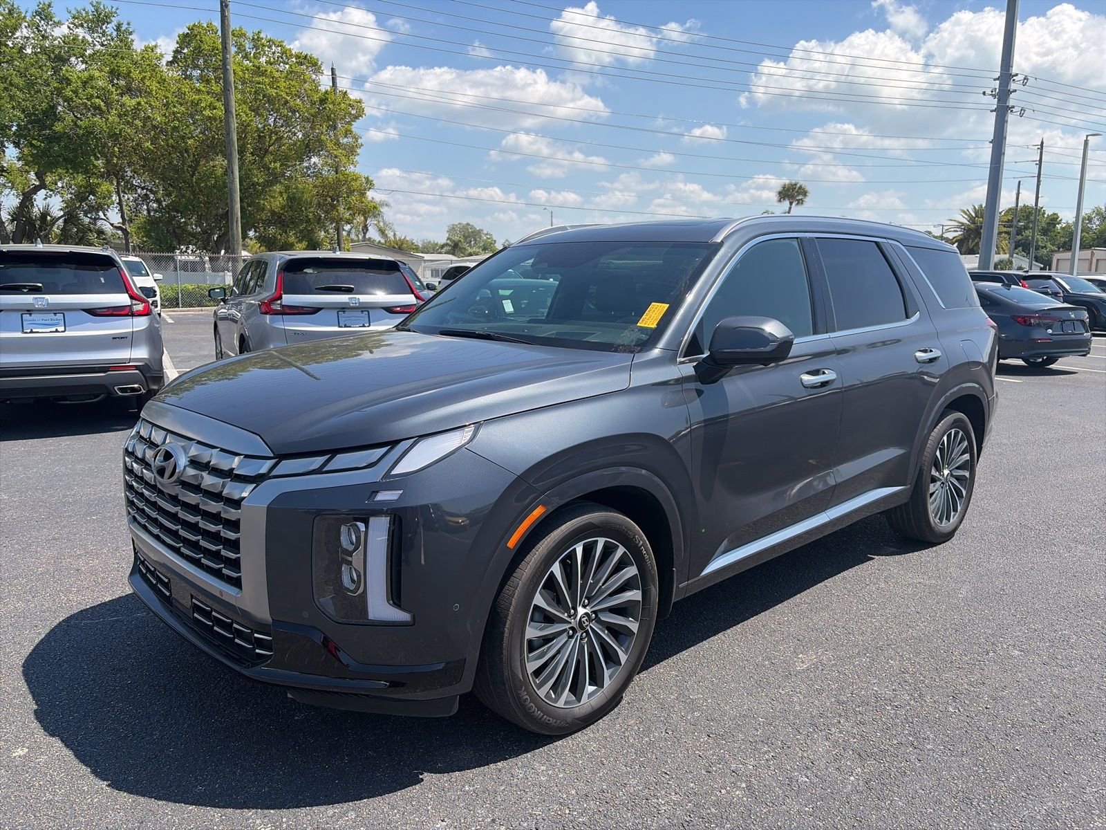 Used 2024 Hyundai Palisade Calligraphy image 3