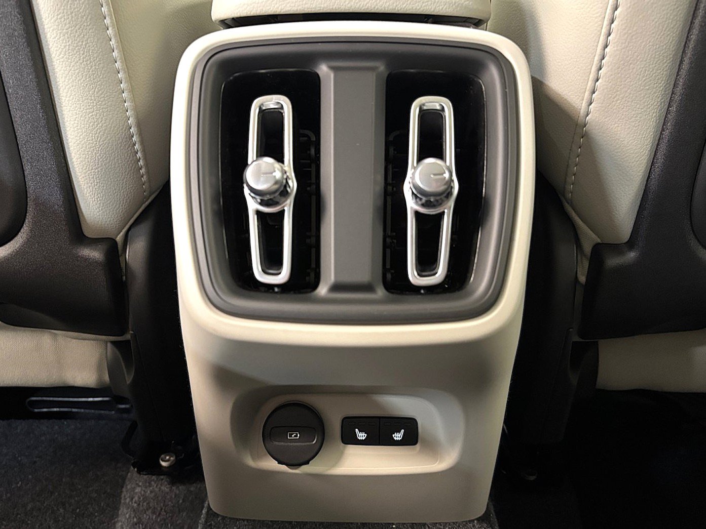 New 2026 Volvo XC40 B5 Ultra w/ Protection Package Premier AWD/4WD image 35