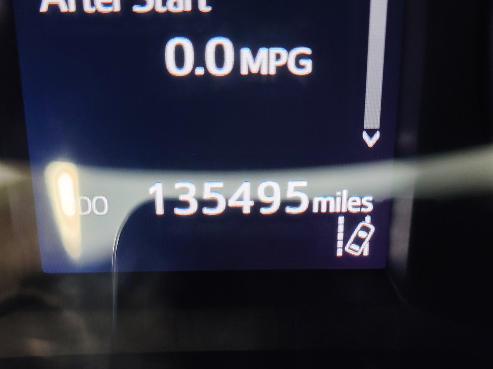 Used 2017 Toyota Highlander LE FWD image 2