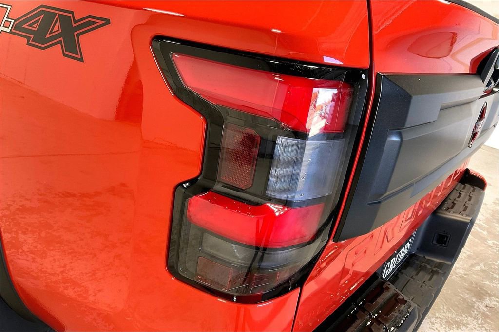 Used 2025 Nissan Frontier PRO-4X image 38