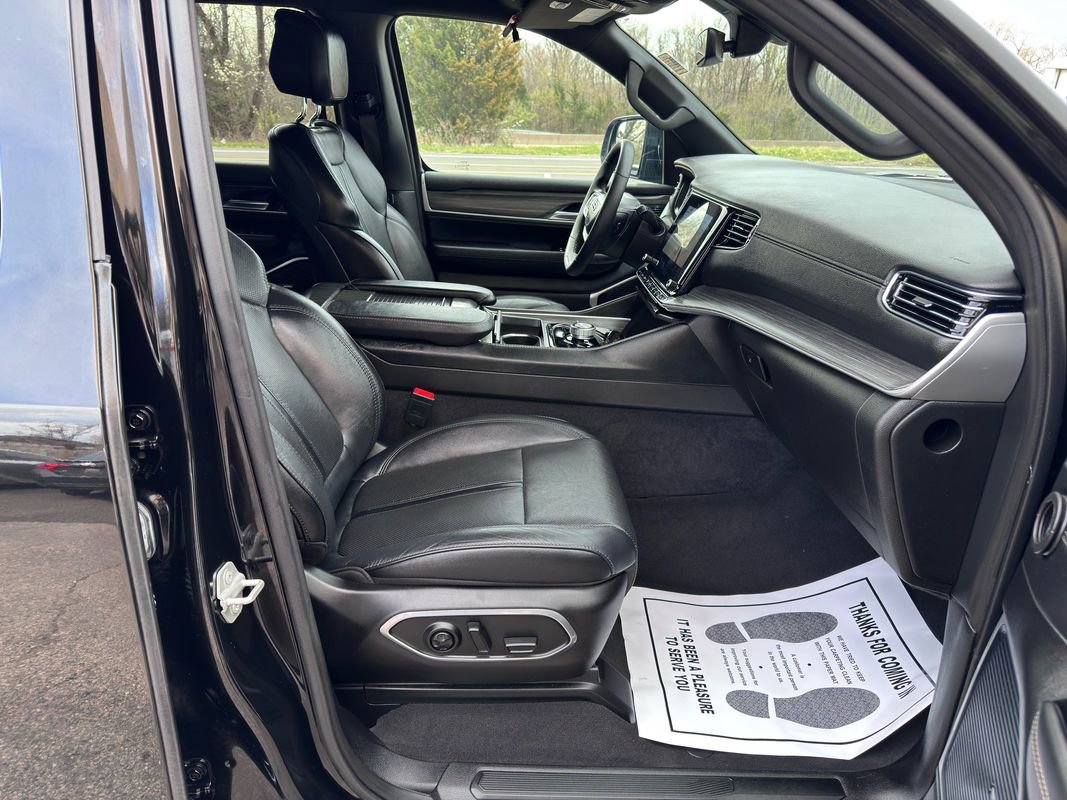 Used 2024 Jeep Wagoneer L Series II w/ Flexible Seating Group image 31