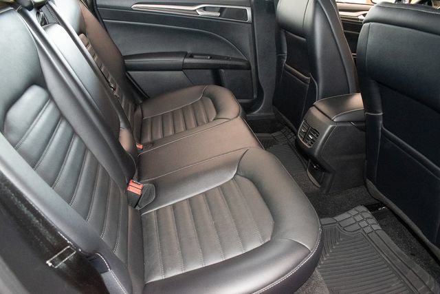 Used 2018 Ford Fusion SE w/ Fusion SE Technology Package FWD image 12