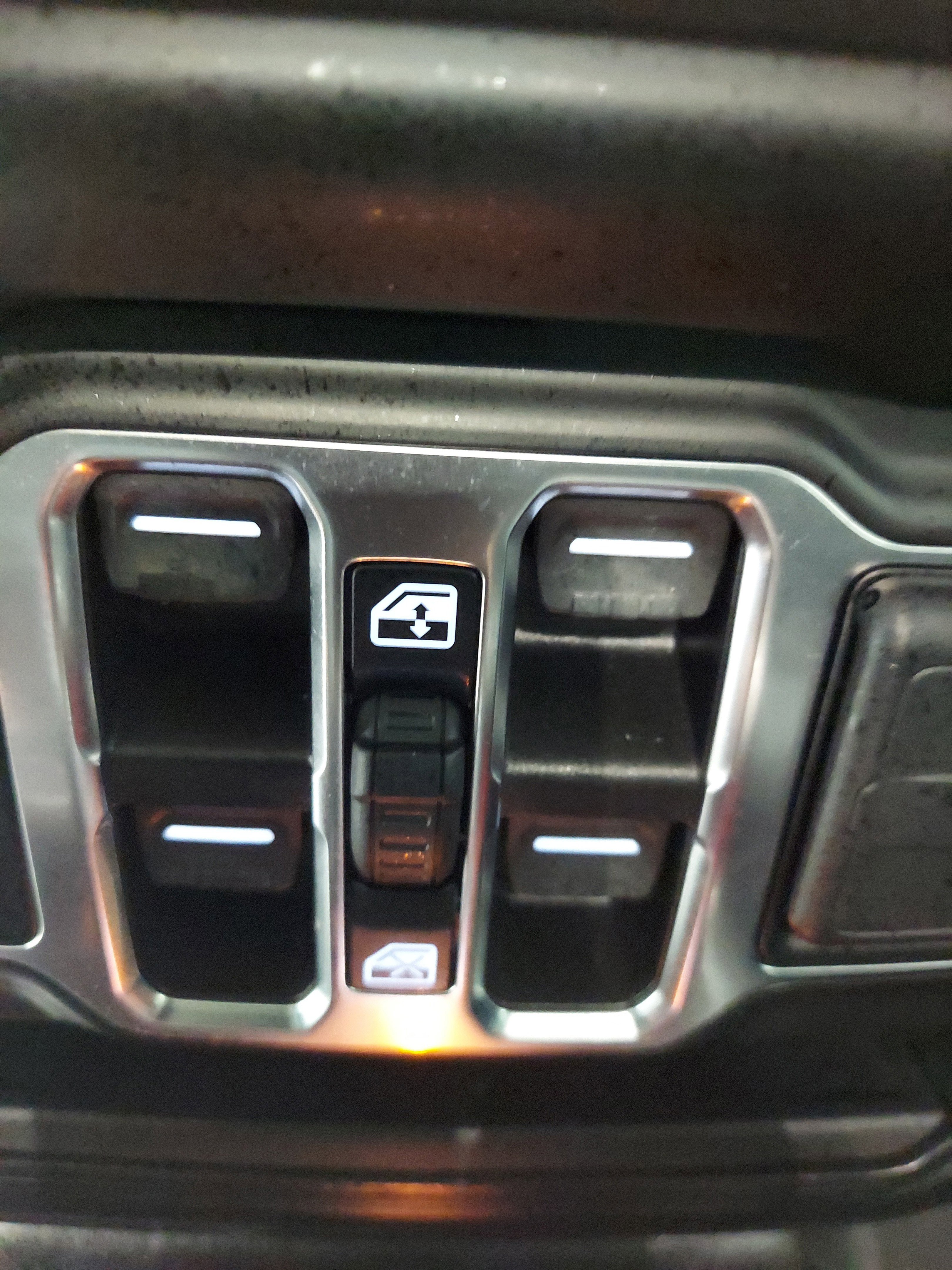 Used 2021 Jeep Wrangler Unlimited Sahara w/ Uconnect 4C Nav & Sound Group AWD/4WD image 18
