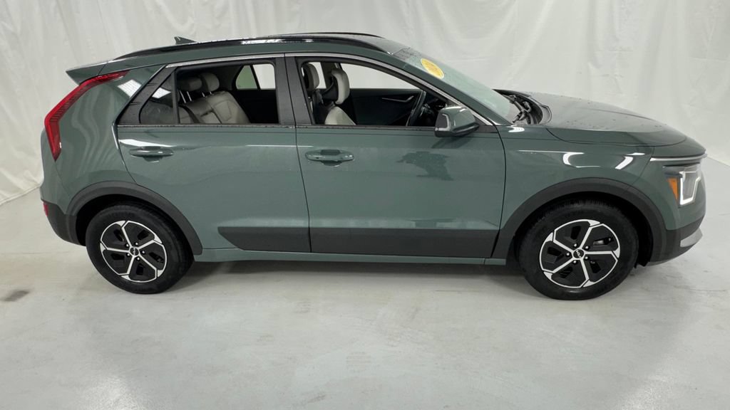 Used 2024 Kia Niro EX FWD image 2