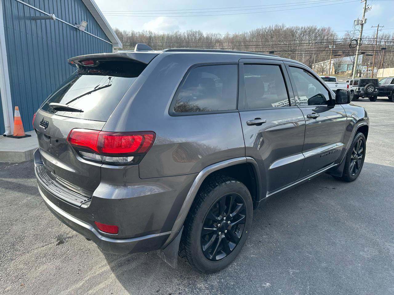 Used 2019 Jeep Grand Cherokee Altitude AWD/4WD image 23