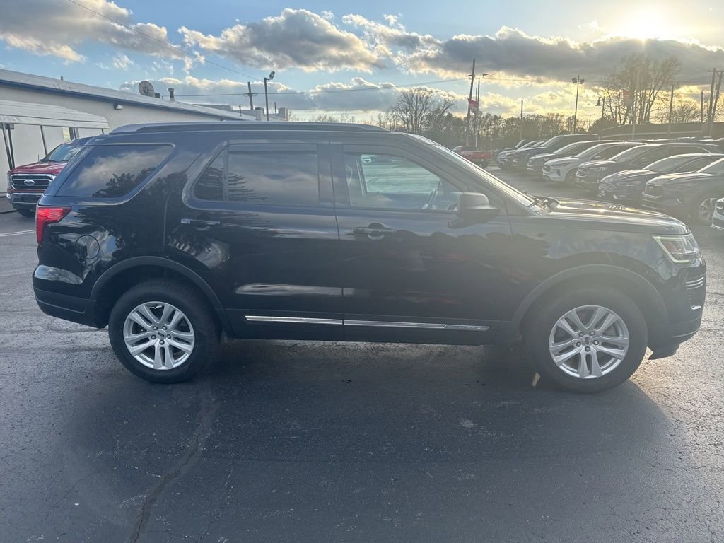 Used 2018 Ford Explorer XLT image 7