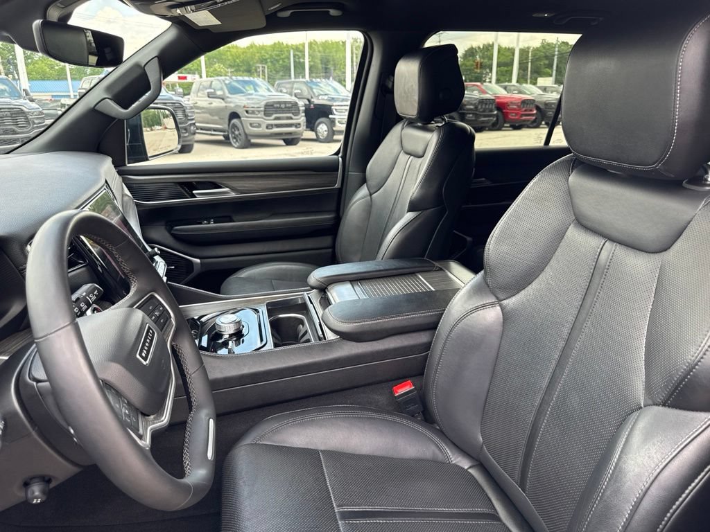 Used 2024 Jeep Wagoneer Series II w/ Flexible Seating Group AWD/4WD image 44