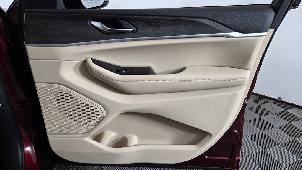 New 2025 Jeep Grand Cherokee Limited image 33