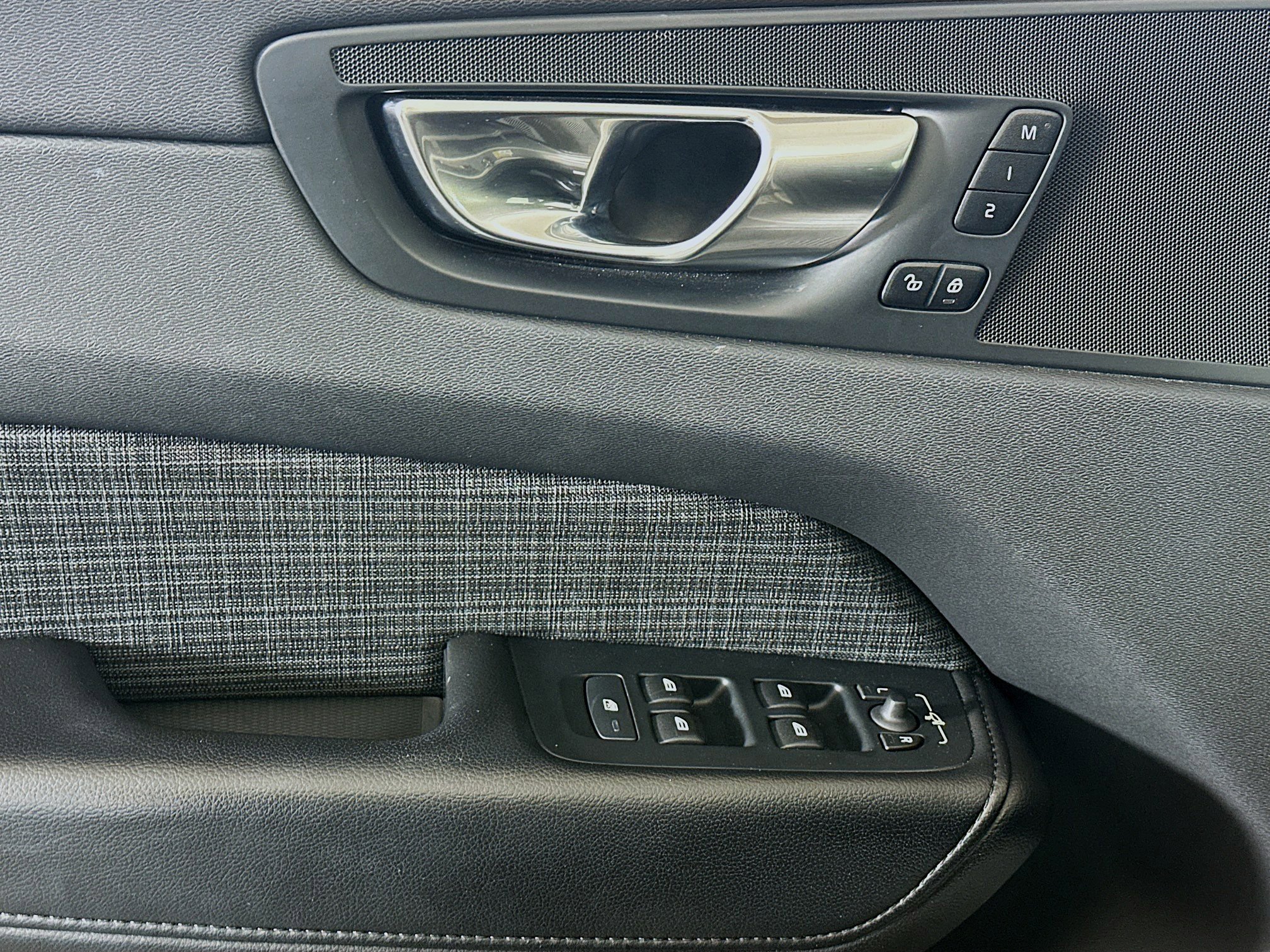 Used 2023 Volvo XC60 T8 Core image 15