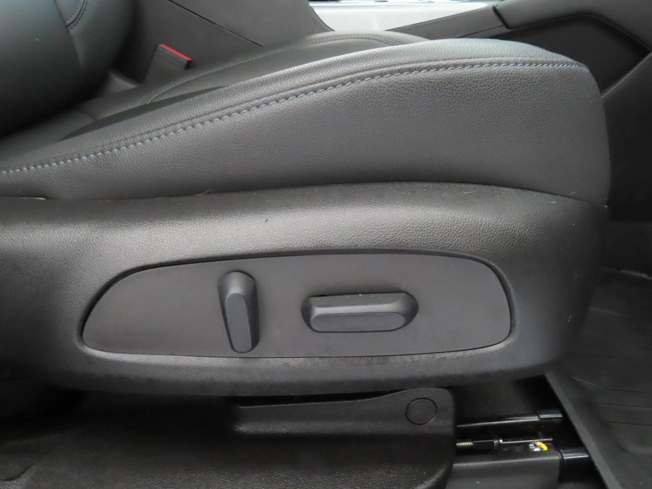 Used 2022 Chevrolet Blazer LT w/ Sound & Technology Package FWD image 28