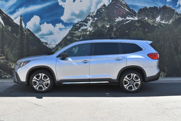 Used 2025 Subaru Ascent Limited w/ Popular Package #2 image 7