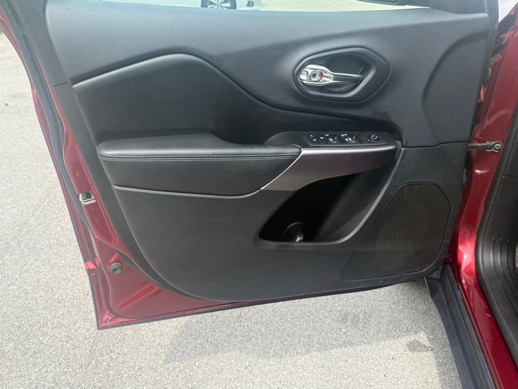 Certified 2019 Jeep Cherokee Latitude Plus image 29