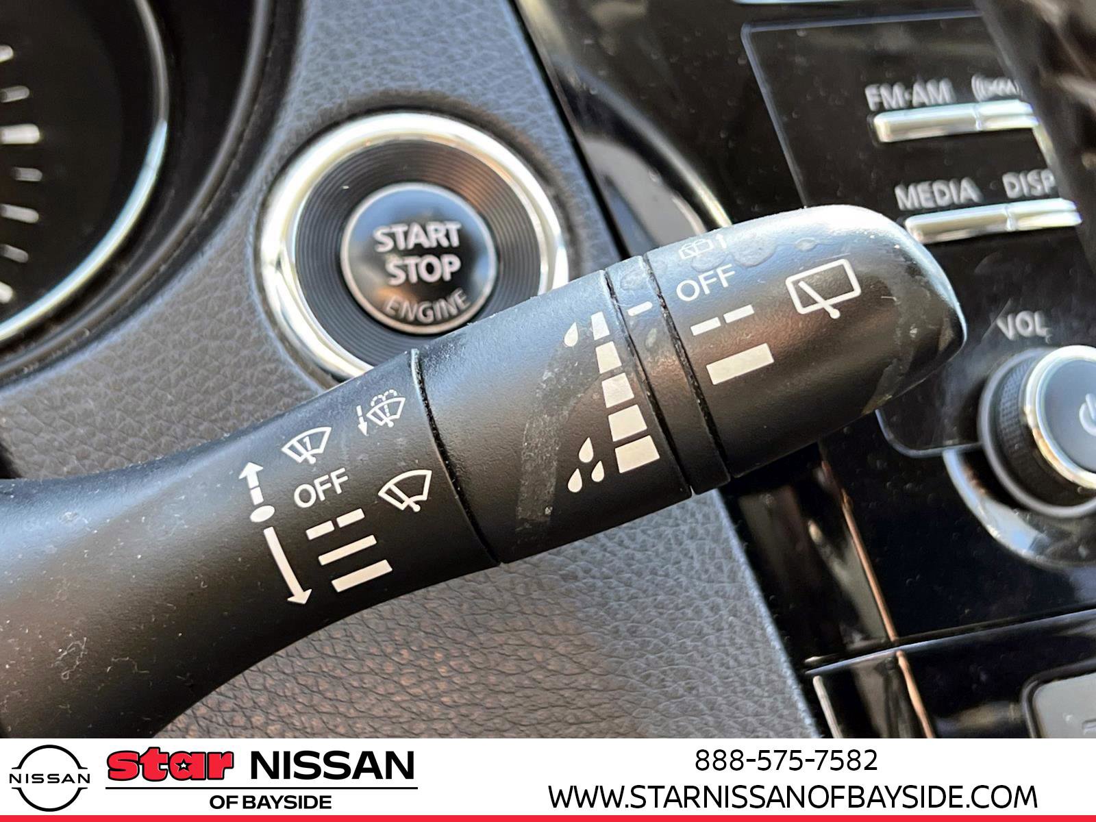 Used 2017 Nissan Rogue SV image 24