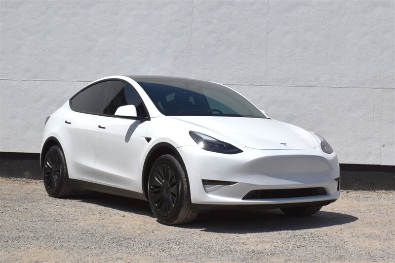 Used 2025 Tesla Model Y Long Range AWD/4WD image 1
