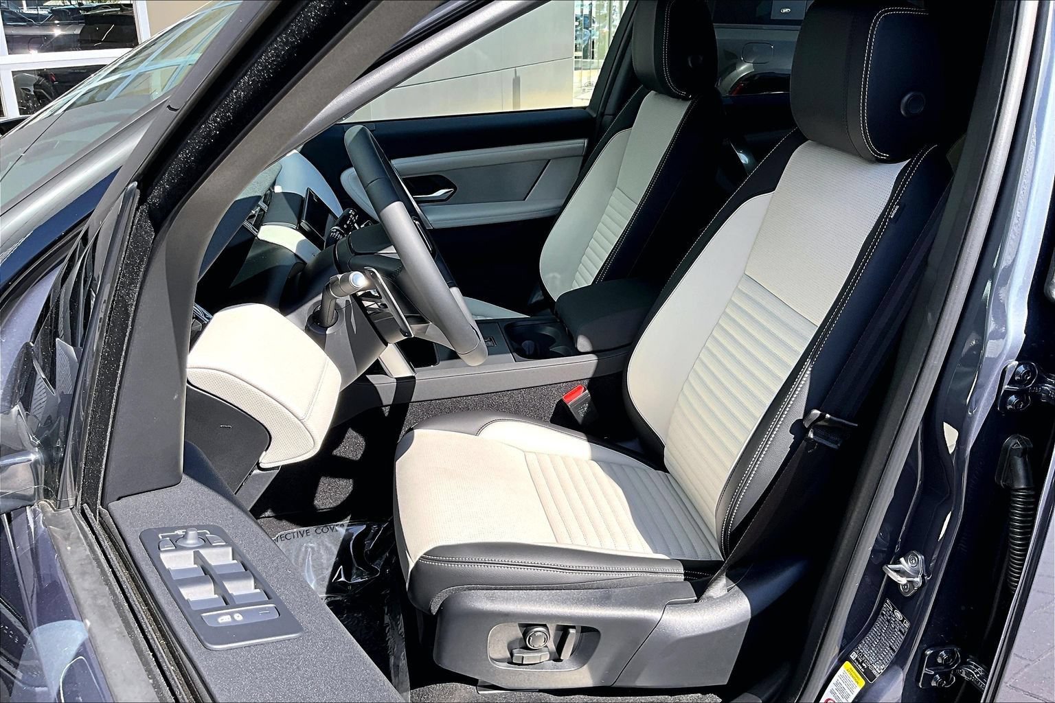 New 2026 Land Rover Discovery Sport Landmark AWD/4WD image 9