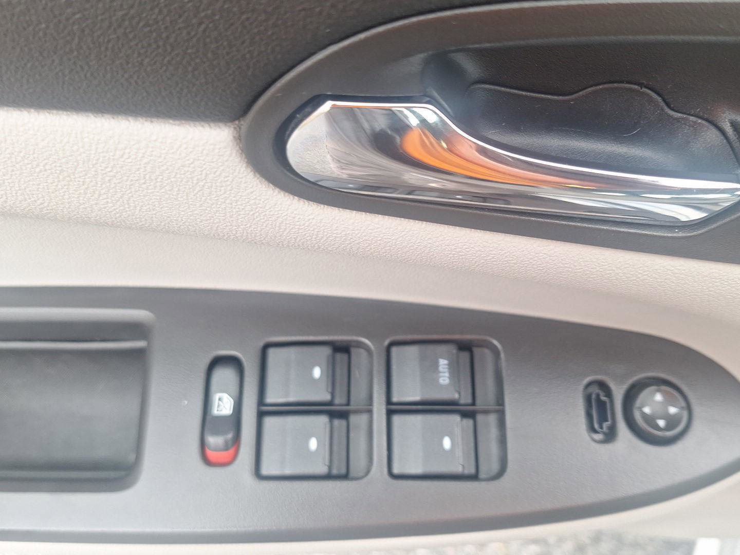 Used 2016 Chevrolet Impala LT FWD image 20