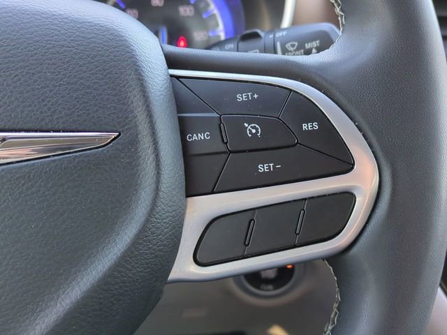 Used 2023 Chrysler Voyager LX image 24