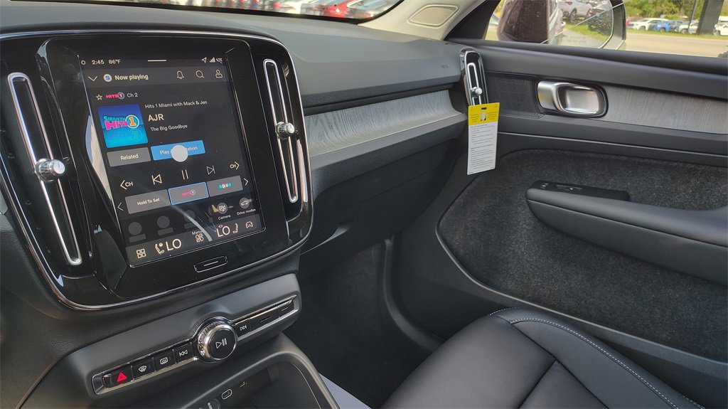 New 2026 Volvo XC40 B5 Core w/ Climate Package image 23