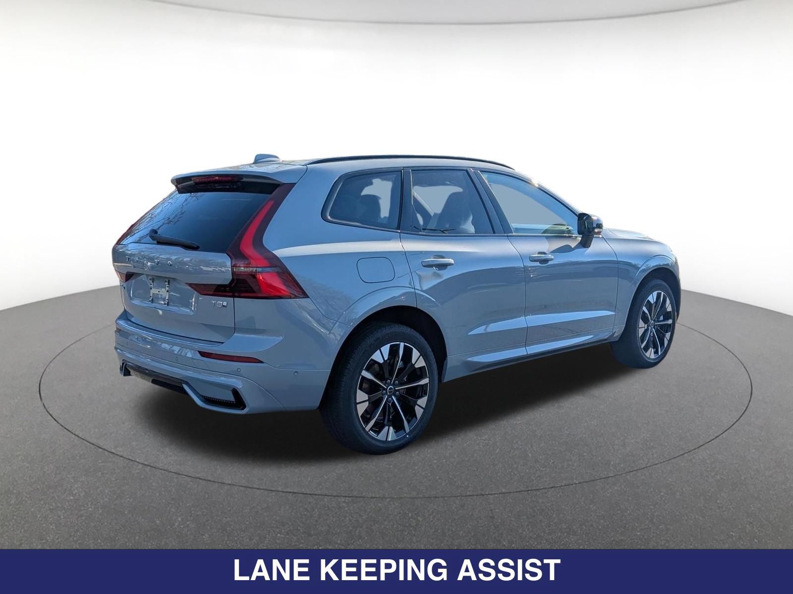 New 2026 Volvo XC60 T8 Plus w/ Protection Package Premier AWD/4WD image 5