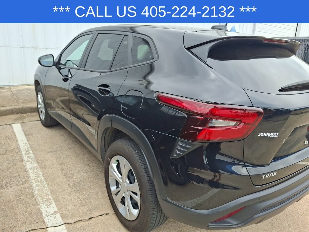 Used 2025 Chevrolet Trax LS w/ Driver Confidence Package FWD image 24