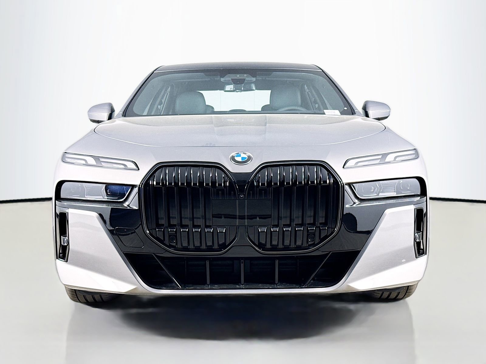 New 2026 BMW 760i xDrive image 2