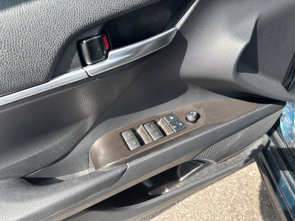 Used 2021 Toyota Camry SE w/ Audio Upgrade Package FWD image 16