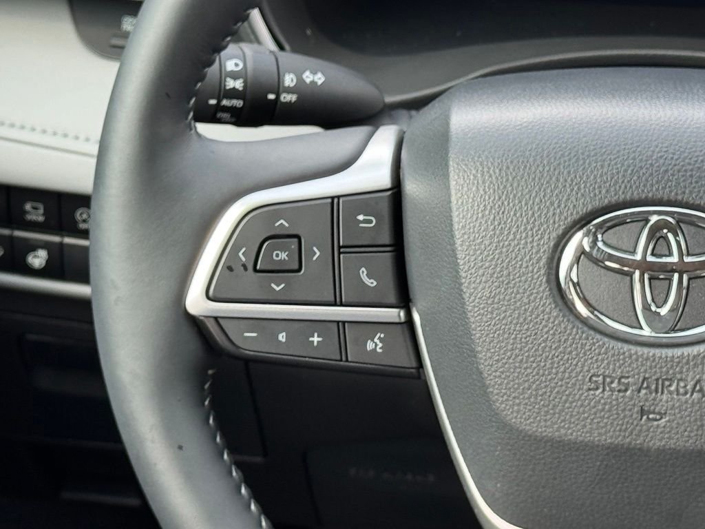 Used 2025 Toyota Highlander Platinum AWD/4WD image 27
