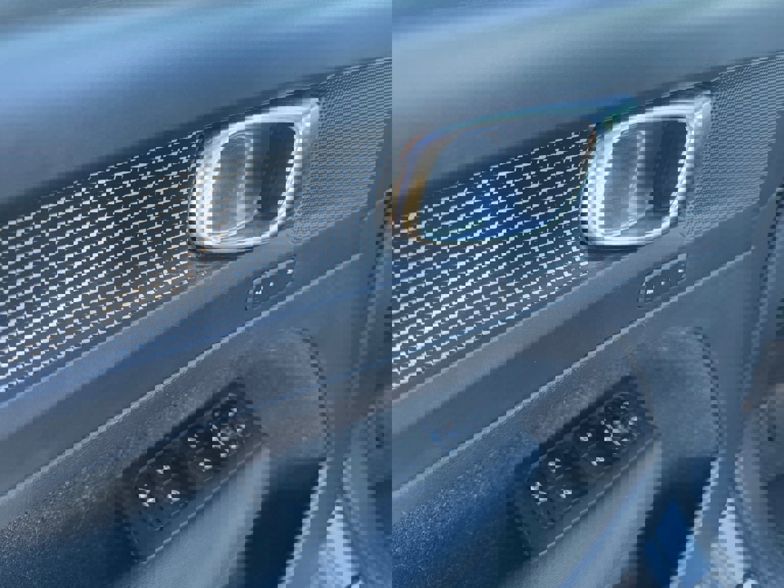 Used 2020 Volvo XC40 T4 R-Design w/ Protection Package Premier image 11