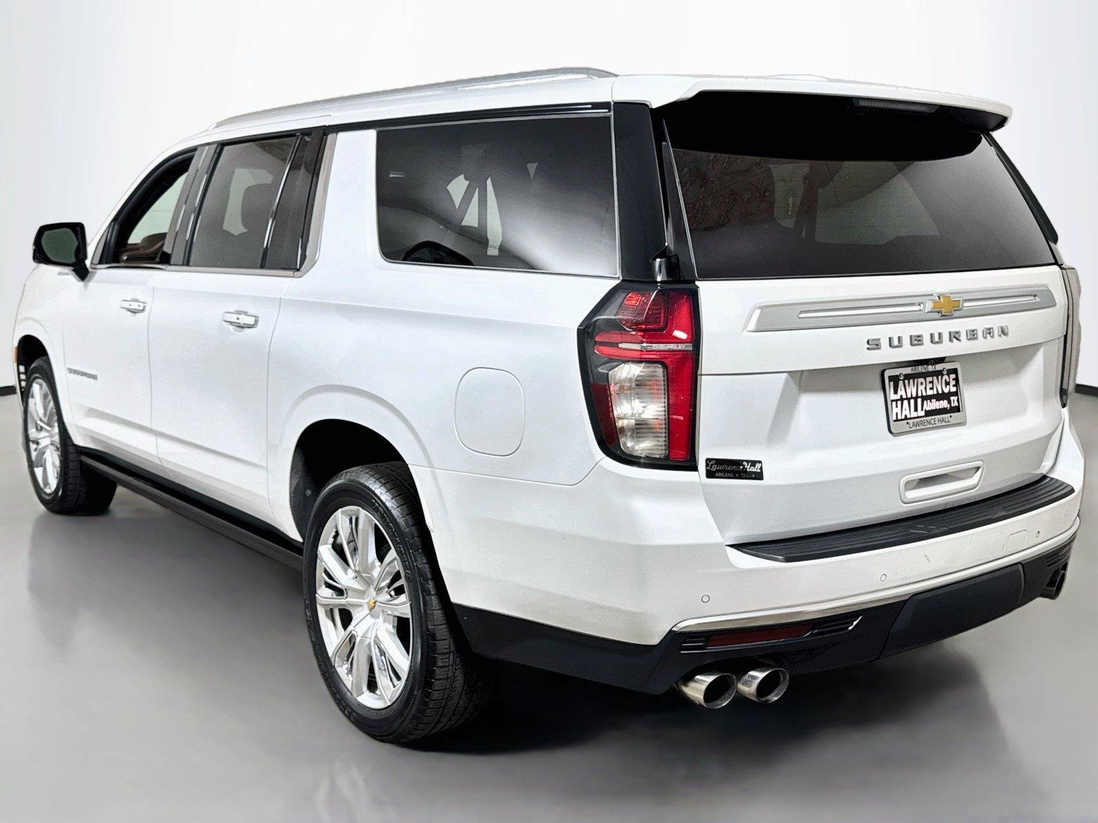Used 2022 Chevrolet Suburban High Country w/ Premium Package 2 AWD/4WD image 6
