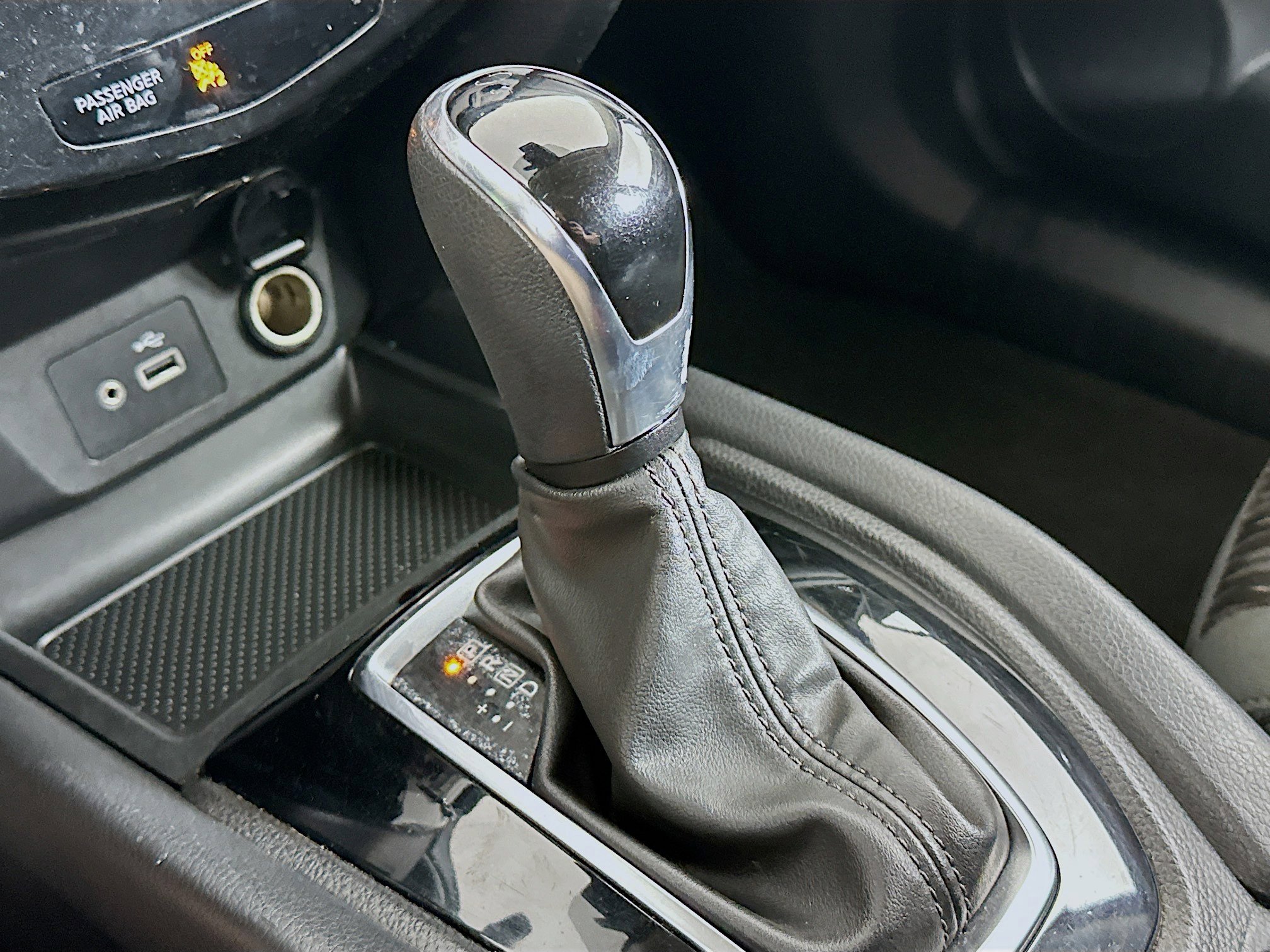 Used 2020 Nissan Rogue S FWD image 24