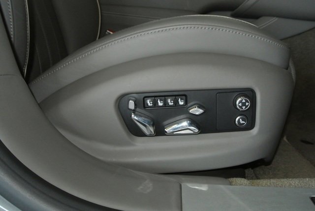 Used 2020 Bentley Flying Spur W12 image 28
