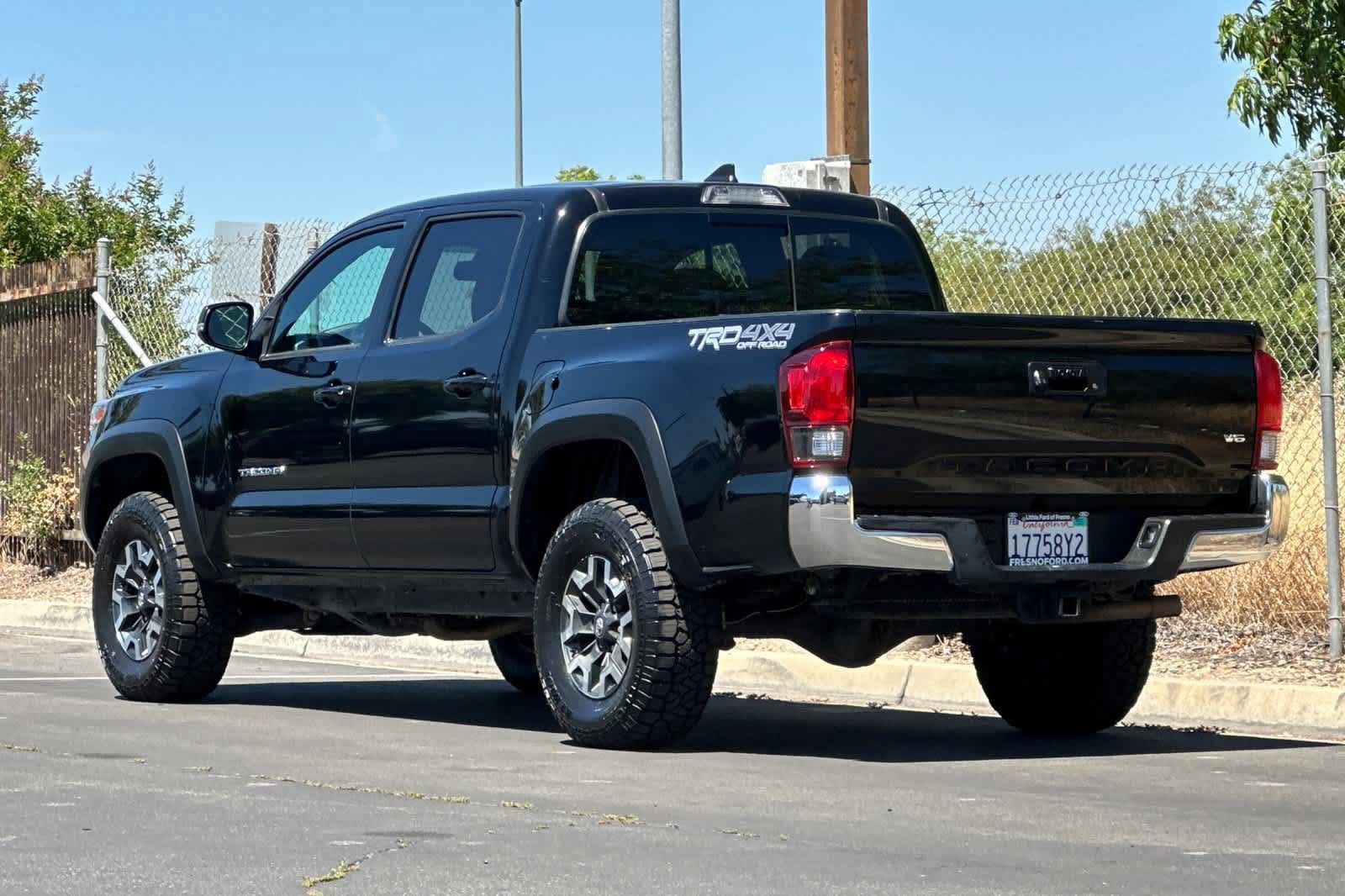 Used 2018 Toyota Tacoma TRD Off-Road AWD/4WD image 7