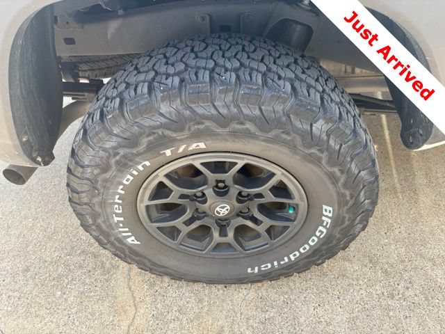 Used 2022 Toyota Tacoma SR w/ SX Package RWD image 17