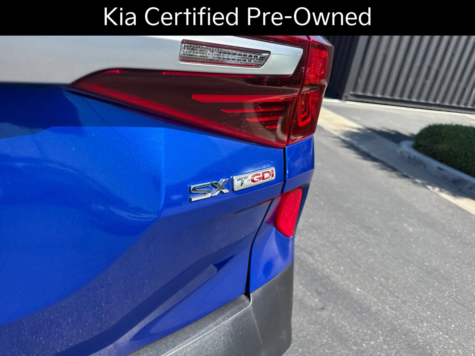 Certified 2021 Kia Seltos SX w/ SX Sunroof Package AWD/4WD image 11