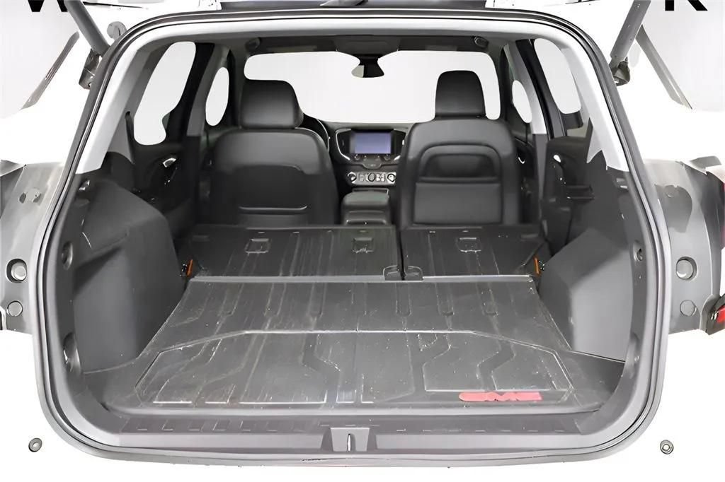 Used 2024 GMC Terrain AT4 w/ Tech Package AWD/4WD image 26
