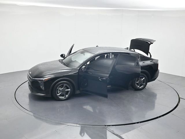 Used 2025 Kia K4 LXS image 46