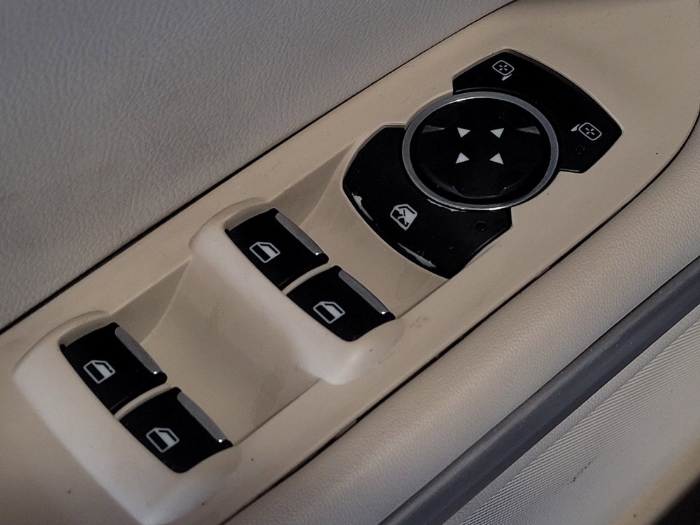 Used 2016 Lincoln MKZ Hybrid image 27