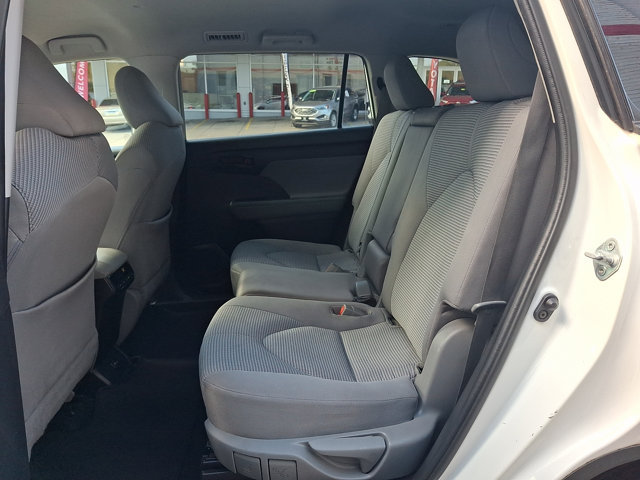 Used 2022 Toyota Highlander L AWD/4WD image 11