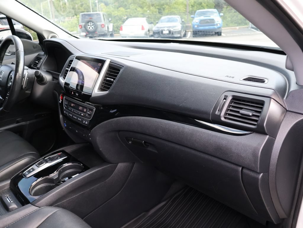 Certified 2017 Honda Pilot Elite image 9