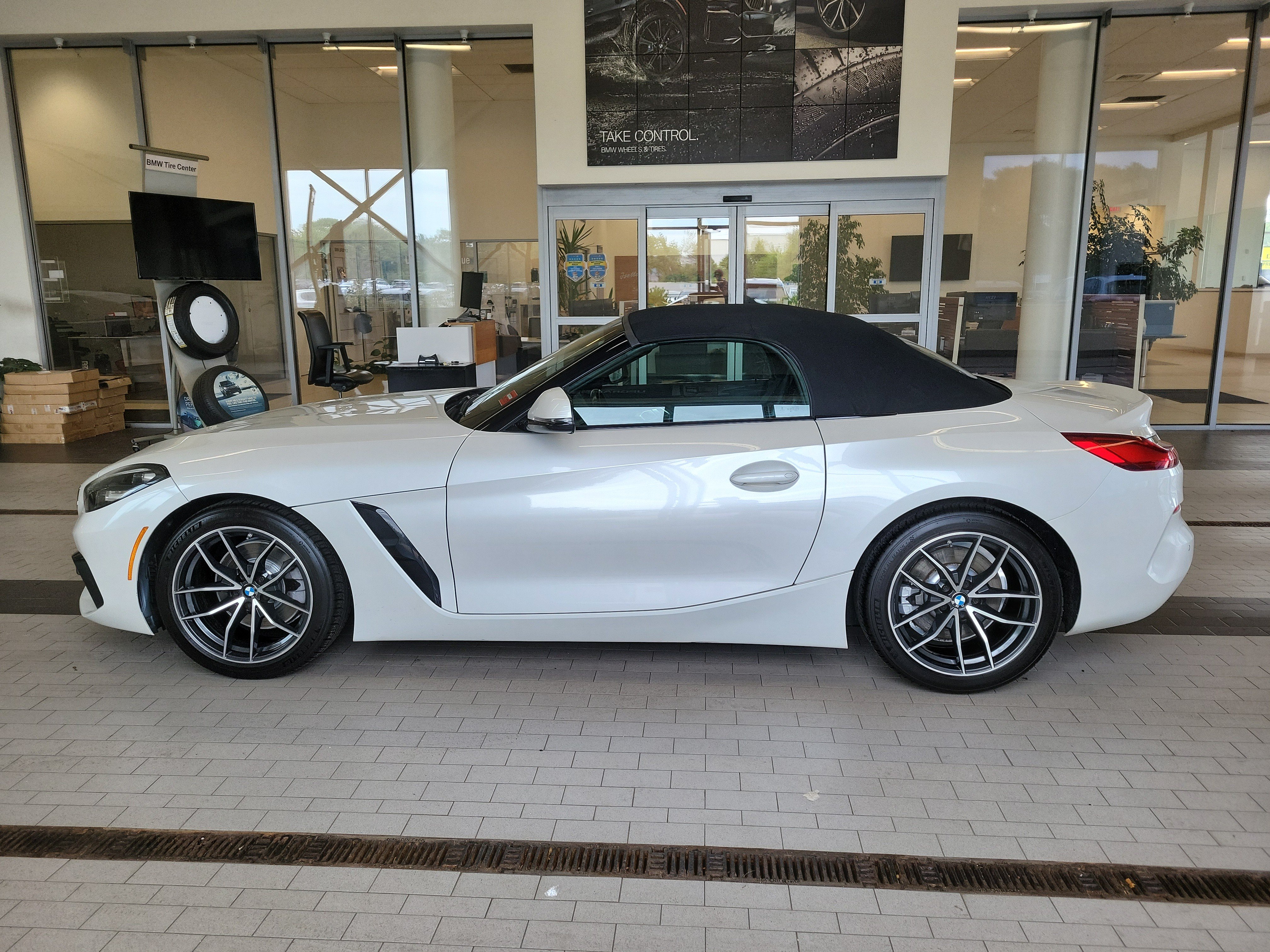 Used 2022 BMW Z4 sDrive30i w/ Driving Assistance Package RWD image 8
